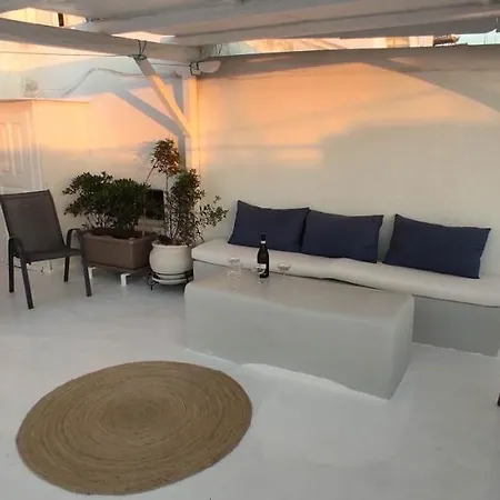 Vakantiehuis Bougainvillea Typical Town House - Private Rooftop