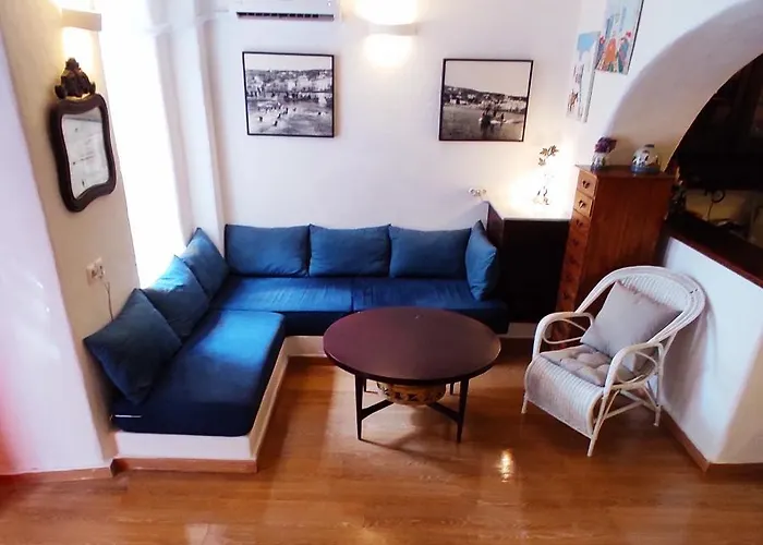 Bougainvillea Typical Town House - Private Rooftop בית נופש